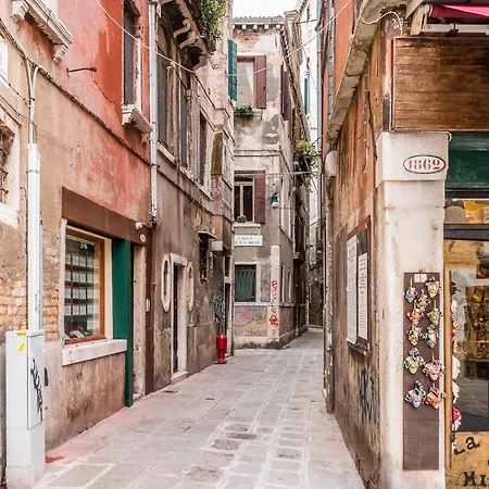 Appartement Family Colours Close To @rialto Mercato Venetië